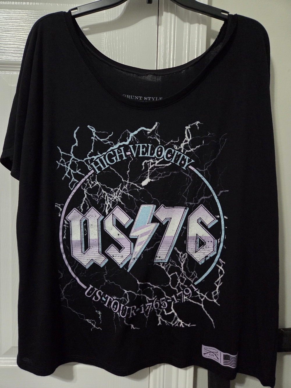 Grunt Style Black Women's Short Sleeve Top with Pastel US76 Lightning Graphic